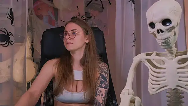  AnnaStark  online show from 10-31-25, 08:21