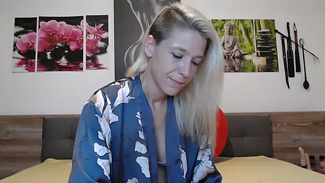 Naschkatze01 online show from 10-29-25, 07:48