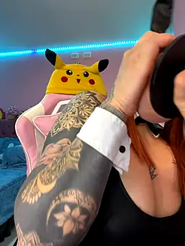 Luna Paris  online show from 10-11-25, 09:46