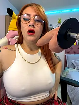 Luna Paris  online show from 10-28-25, 02:20