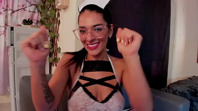 annyluna1 online show from 05-06-26, 05:40