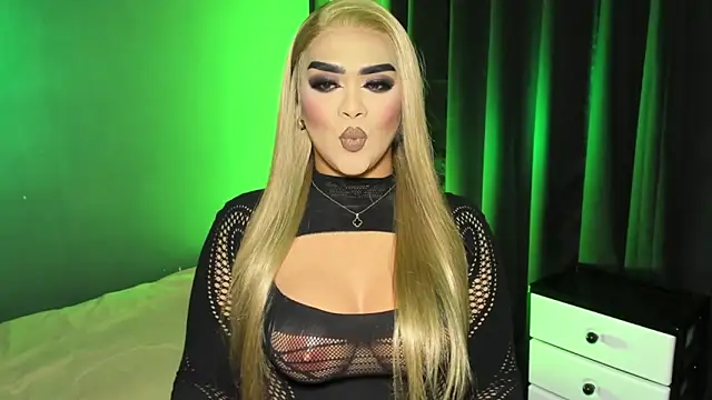 Snapshot of VictoriaEliz chatting on 02-09-26, 01:20 VictoriaEliz online show from 02-09-26, 01:20