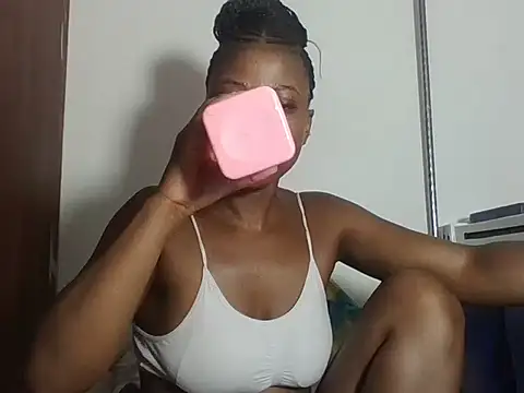 Snapshot of Sweetbaby004 chatting on 02-09-26, 05:28 Sweetbaby004 online show from 02-09-26, 05:28