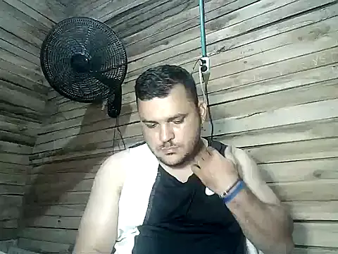Snapshot of Arcangel_05 chatting on 04-14-26, 01:33 Arcangel 05 online show from 04-14-26, 01:33