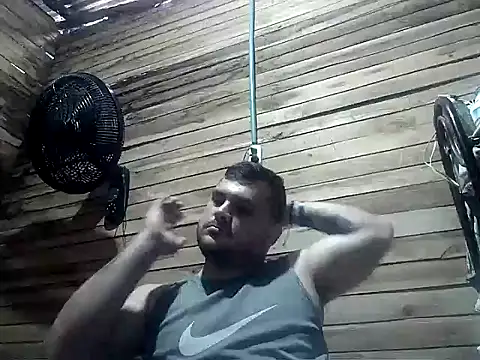 Snapshot of Arcangel_05 chatting on 04-15-26, 01:51 Arcangel 05 online show from 04-15-26, 01:51