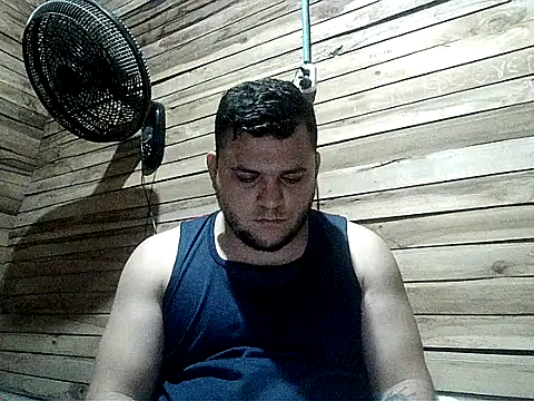 Snapshot of Arcangel_05 chatting on 05-04-26, 03:13 Arcangel 05 online show from 05-04-26, 03:13