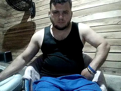 Snapshot of Arcangel_05 chatting on 05-06-26, 05:14 Arcangel 05 online show from 05-06-26, 05:14