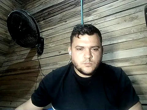 Snapshot of Arcangel_05 chatting on 05-08-26, 04:51 Arcangel 05 online show from 05-08-26, 04:51