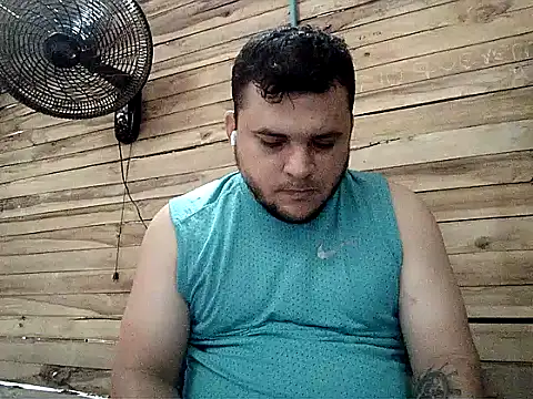 Snapshot of Arcangel_05 chatting on 05-11-26, 04:04 Arcangel 05 online show from 05-11-26, 04:04