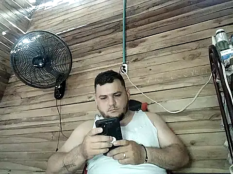Snapshot of Arcangel_05 chatting on 05-20-26, 03:29 Arcangel 05 online show from 05-20-26, 03:29
