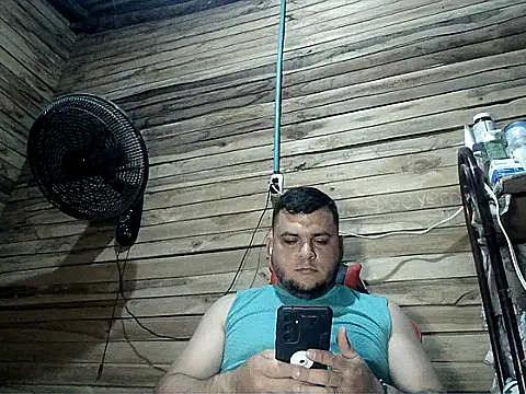 Snapshot of Arcangel_05 chatting on 05-21-26, 04:19 Arcangel 05 online show from 05-21-26, 04:19