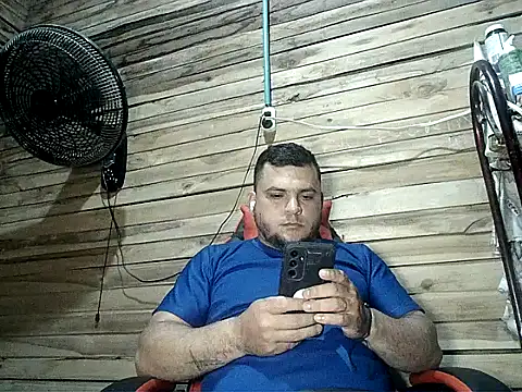 Snapshot of Arcangel_05 chatting on 05-22-26, 04:19 Arcangel 05 online show from 05-22-26, 04:19