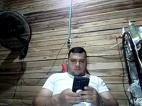 Snapshot of Arcangel_05 chatting on 05-29-26, 04:21 Arcangel 05 online show from 05-29-26, 04:21