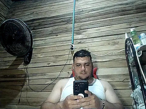 Snapshot of Arcangel_05 chatting on 05-30-26, 04:31 Arcangel 05 online show from 05-30-26, 04:31