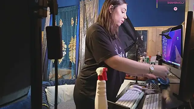 VanessaDoyle online show from 03-21-25, 06:51