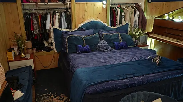 VanessaDoyle online show from 10-26-25, 11:49