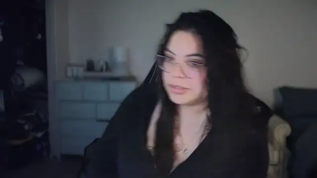 Snapshot of drizzypeach602 chatting on 12-29-24, 03:22 drizzypeach602 online show from 12-29-24, 03:22