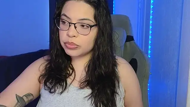 Snapshot of drizzypeach602 chatting on 10-10-25, 03:38 drizzypeach602 online show from 10-10-25, 03:38