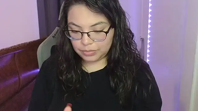 Snapshot of drizzypeach602 chatting on 10-18-25, 01:30 drizzypeach602 online show from 10-18-25, 01:30