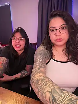 Snapshot of drizzypeach602 chatting on 12-21-25, 01:35 drizzypeach602 online show from 12-21-25, 01:35