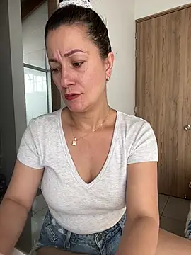 Snapshot of Verito_hot chatting on 03-06-26, 07:32 Verito hot online show from 03-06-26, 07:32