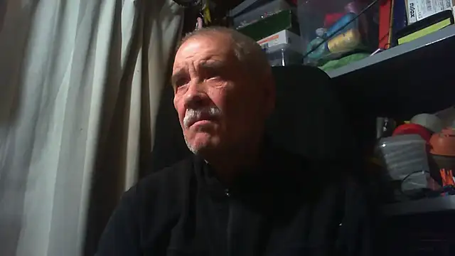Snapshot of nonnomaturobisex chatting on 10-15-25, 05:13 nonnomaturobisex online show from 10-15-25, 05:13