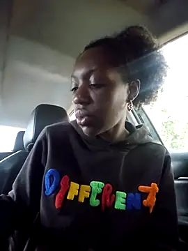 Snapshot of oliviaprettypussy chatting on 10-26-25, 01:06 oliviaprettypussy online show from 10-26-25, 01:06