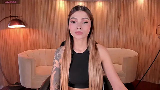 Snapshot of LexieWayne chatting on 02-14-25, 08:05 LexieWayne online show from 02-14-25, 08:05