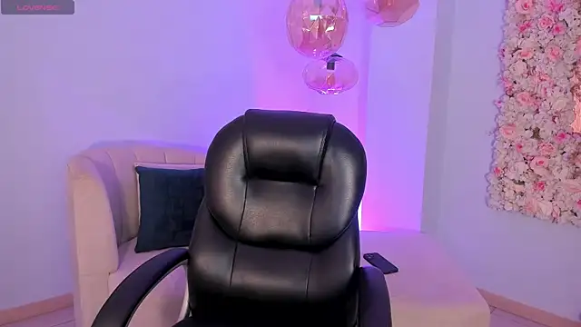 Snapshot of LexieWayne chatting on 09-29-25, 06:24 LexieWayne online show from 09-29-25, 06:24