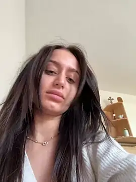 Snapshot of Zeyna1 chatting on 03-04-25, 10:24 Zeyna1 online show from 03-04-25, 10:24