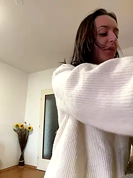 Snapshot of Zeyna1 chatting on 10-10-25, 01:21 Zeyna1 online show from 10-10-25, 01:21