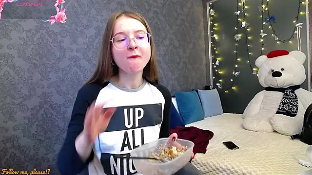 Snapshot of KateJonson chatting on 10-22-25, 06:35 KateJonson online show from 10-22-25, 06:35