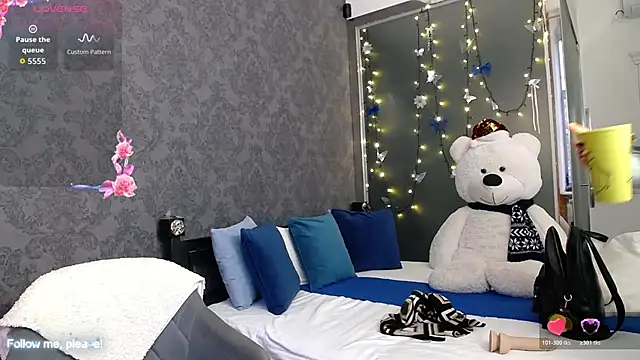 Snapshot of KateJonson chatting on 12-03-25, 07:38 KateJonson online show from 12-03-25, 07:38