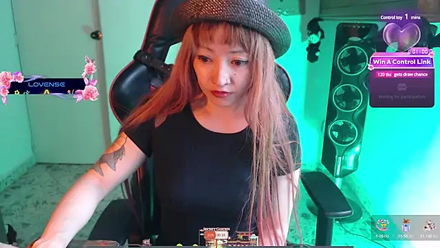 Snapshot of pink-2022 chatting on 01-03-25, 03:12 pink-2022 online show from 01-03-25, 03:12