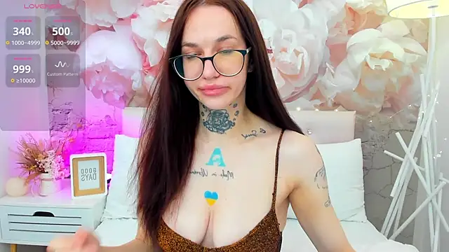 SarahLust online show from 11-22-25, 01:10