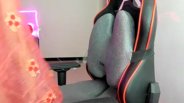 Snapshot of South_indian_tickly chatting on 12-06-24, 10:41 South indian tickly online show from 12-06-24, 10:41