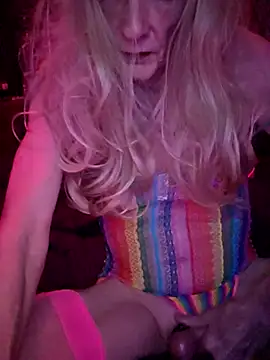 Vonniecd online show from 10-14-25, 03:29