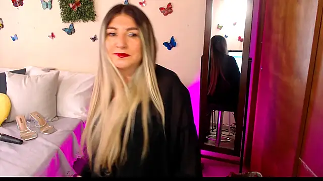 Jolie-Mature online show from 04-17-26, 09:18