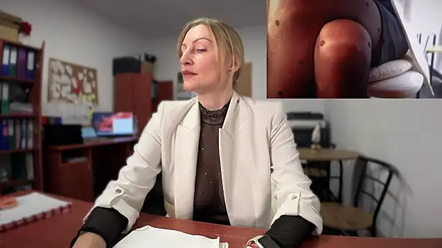 legsLONG online show from 12-17-24, 08:01