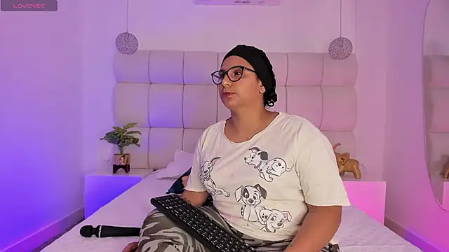 DanielleEvans  online show from 09-12-25, 11:21