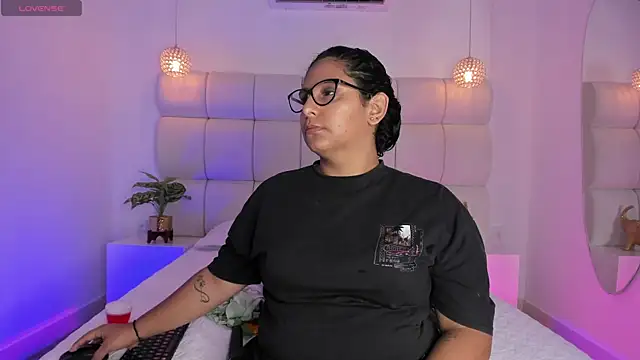 DanielleEvans  online show from 10-21-25, 11:22