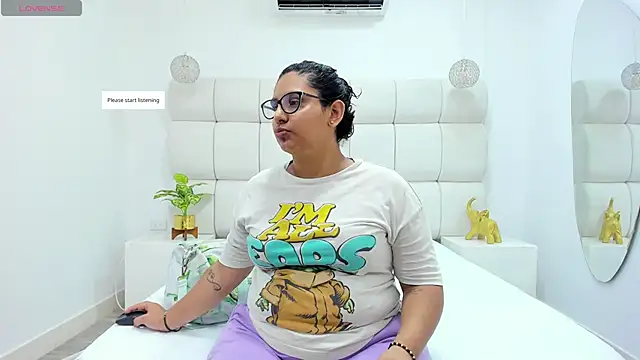 DanielleEvans  online show from 11-24-25, 11:21