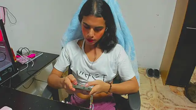 Kim Wexler online show from 04-21-26, 06:01