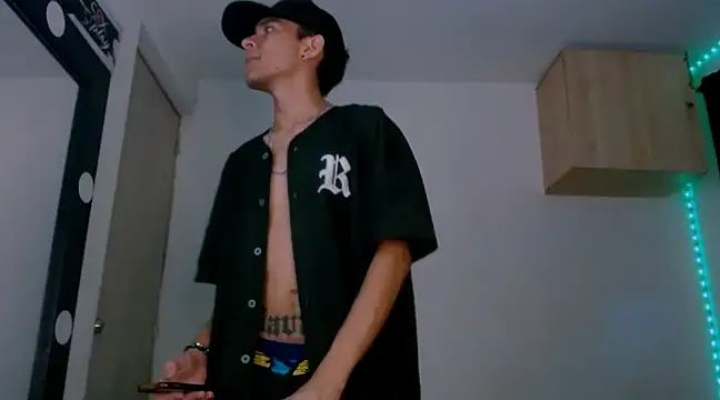 Samuel Suarez online show from 12-20-24, 05:25