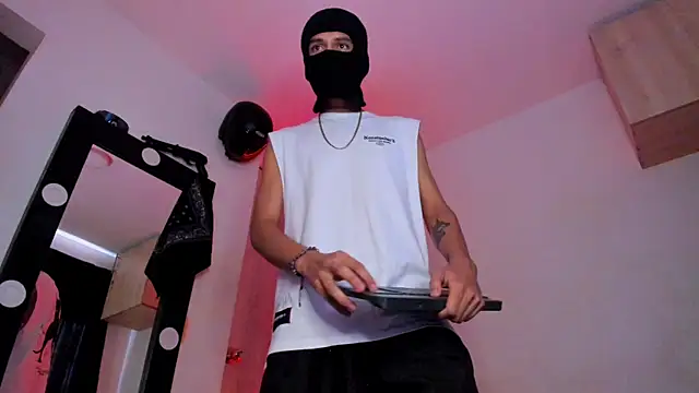 Samuel Suarez online show from 12-19-25, 02:57