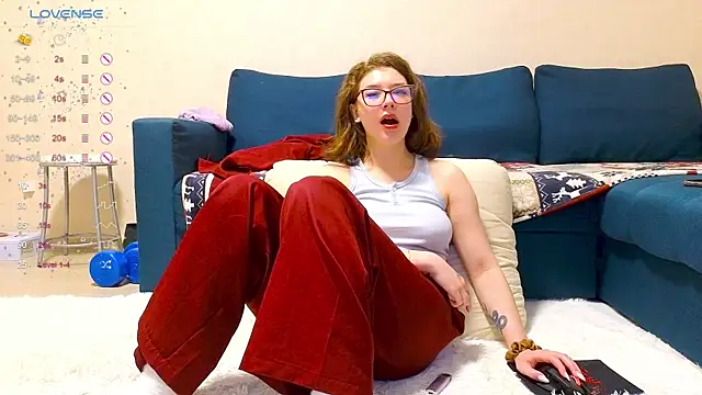 Snapshot of Love_plat1na chatting on 01-27-25, 06:52 Love plat1na online show from 01-27-25, 06:52