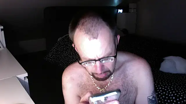 Snapshot of FABIOGLASSES chatting on 07-20-26, 01:42 FABIOGLASSES online show from 07-20-26, 01:42