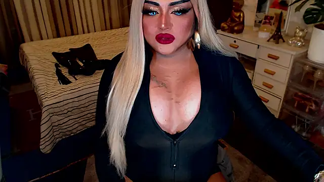 Snapshot of TiffanyWolf chatting on 09-17-25, 12:07 TiffanyWolf online show from 09-17-25, 12:07