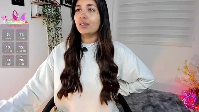 aisha es online show from 07-29-26, 12:20