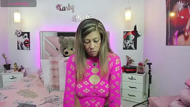 Snapshot of Karly_moon chatting on 09-17-25, 08:10 Karly moon online show from 09-17-25, 08:10